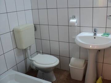 Фото номера Двухместный номер с 2 отдельными кроватями Гостевой дом Randevú Panzió г. Меркуря-Чук 10