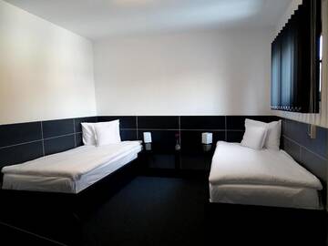 Фото номера Двухместный номер с 2 отдельными кроватями Отель Prince Hotel г. Меркуря-Чук 2