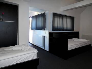 Фото номера Четырехместный номер Отель Prince Hotel г. Меркуря-Чук 3