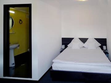 Фото номера Двухместный номер с 1 кроватью Отель Prince Hotel г. Меркуря-Чук 4