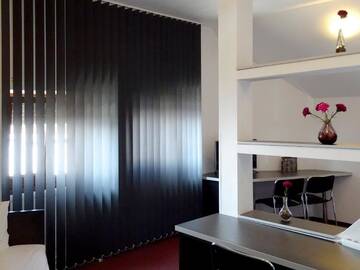 Фото номера Трехместный номер Делюкс Отель Prince Hotel г. Меркуря-Чук 7