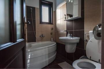 Фото Гостевой дом White Dove Pension г. Меркуря-Чук 5